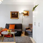 Luxhousing With View דירה *
